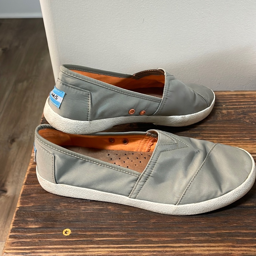 Women’s Tom’s